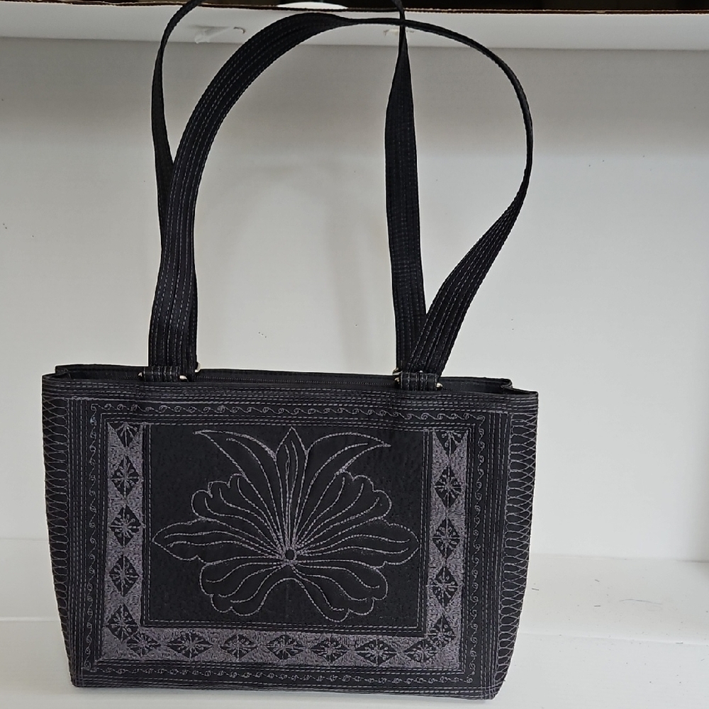 Chic Black Embroidered Women's Shoulder Bag